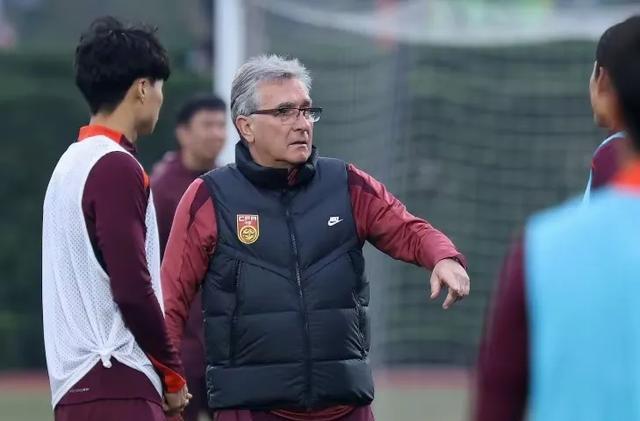 国际足坛焦点：顶级联赛球队备战紧锣密鼓的简单介绍